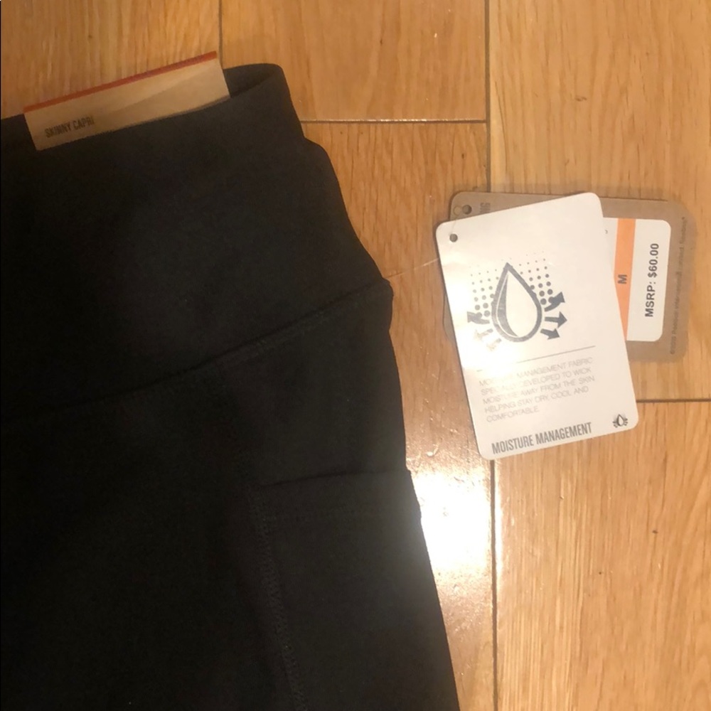 Reebok black Capri with side pockets